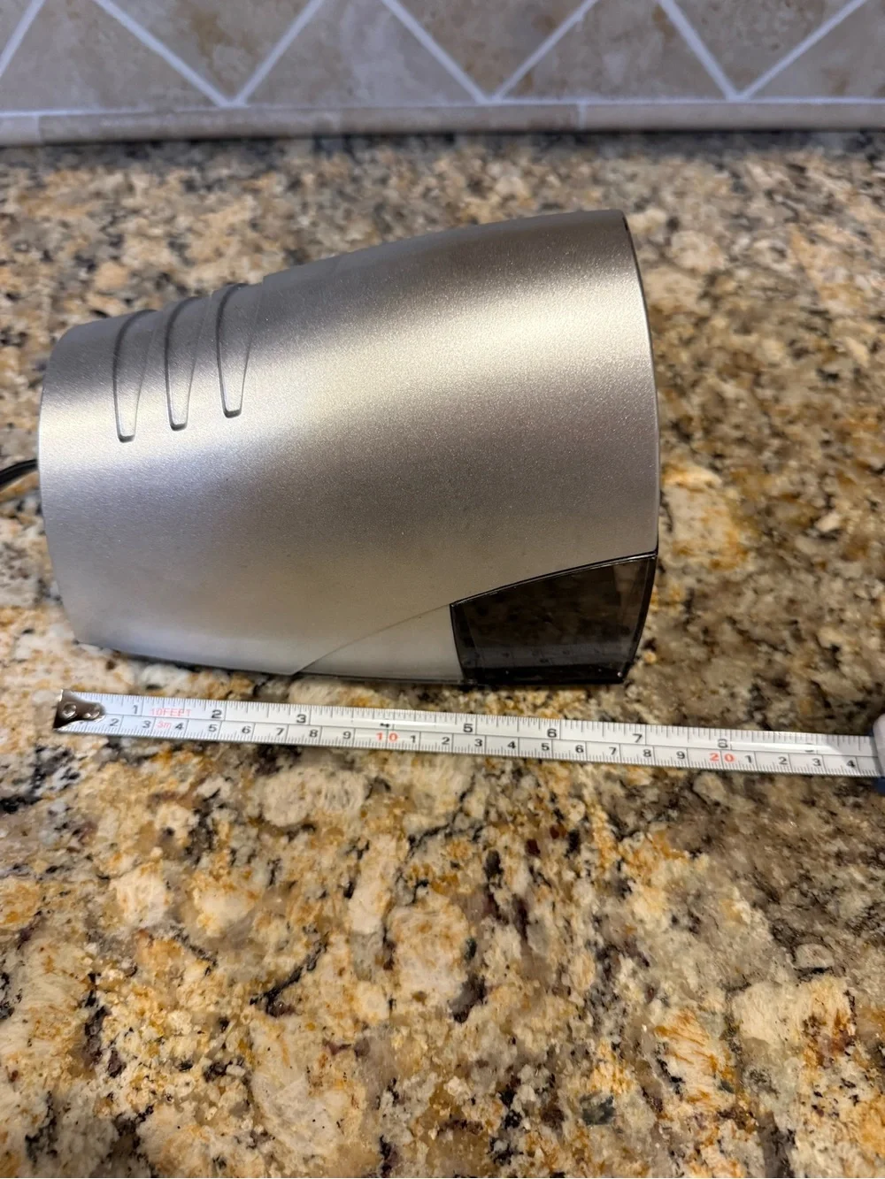 Staples Model 21835 Electric Pencil Sharpener, great condition, tested and works